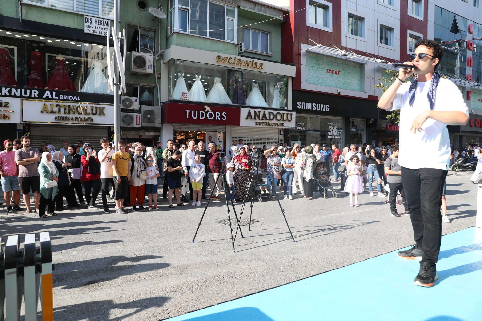 Ümraniye'de Sokak Sanatçıları Sahne Aldı